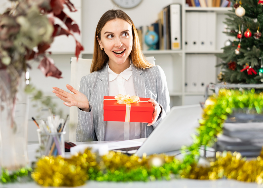 Corporate Gift Etiquette: Dos and Don’ts When Gifting to Secretaries