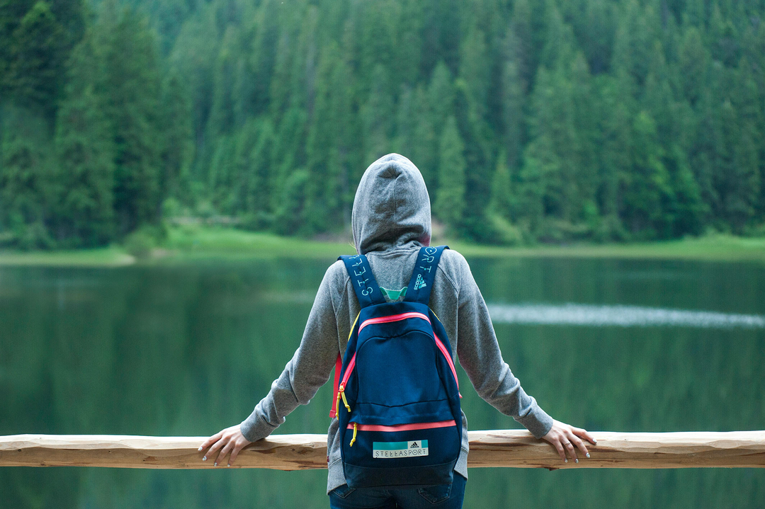 Kid wearing a school backpack - school bag - cheap school bags