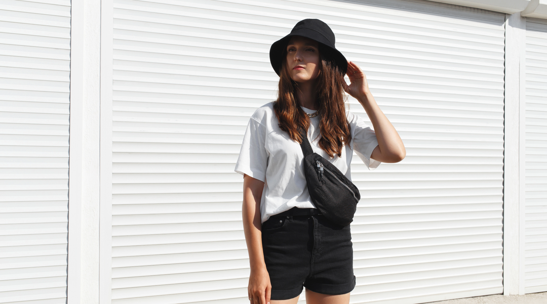 Lady wearing a fanny pack across her shoulder - moon bag - Fanny pack