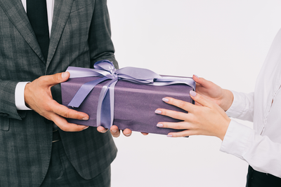 Does Size Matter in Corporate Gifting?