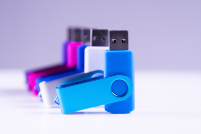 Benefits of Custom Flash Drives for Personal and Business Use