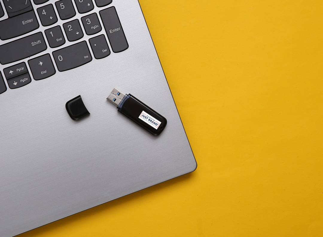 USB with Logo - good business gifts - souvenir ideas for business